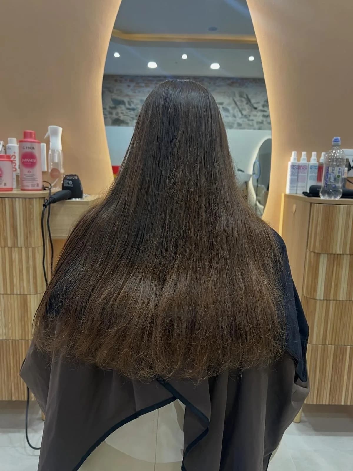 Before: INOAR Japanese Silk smoothing. From dry and frizzy to glass-smooth shine.